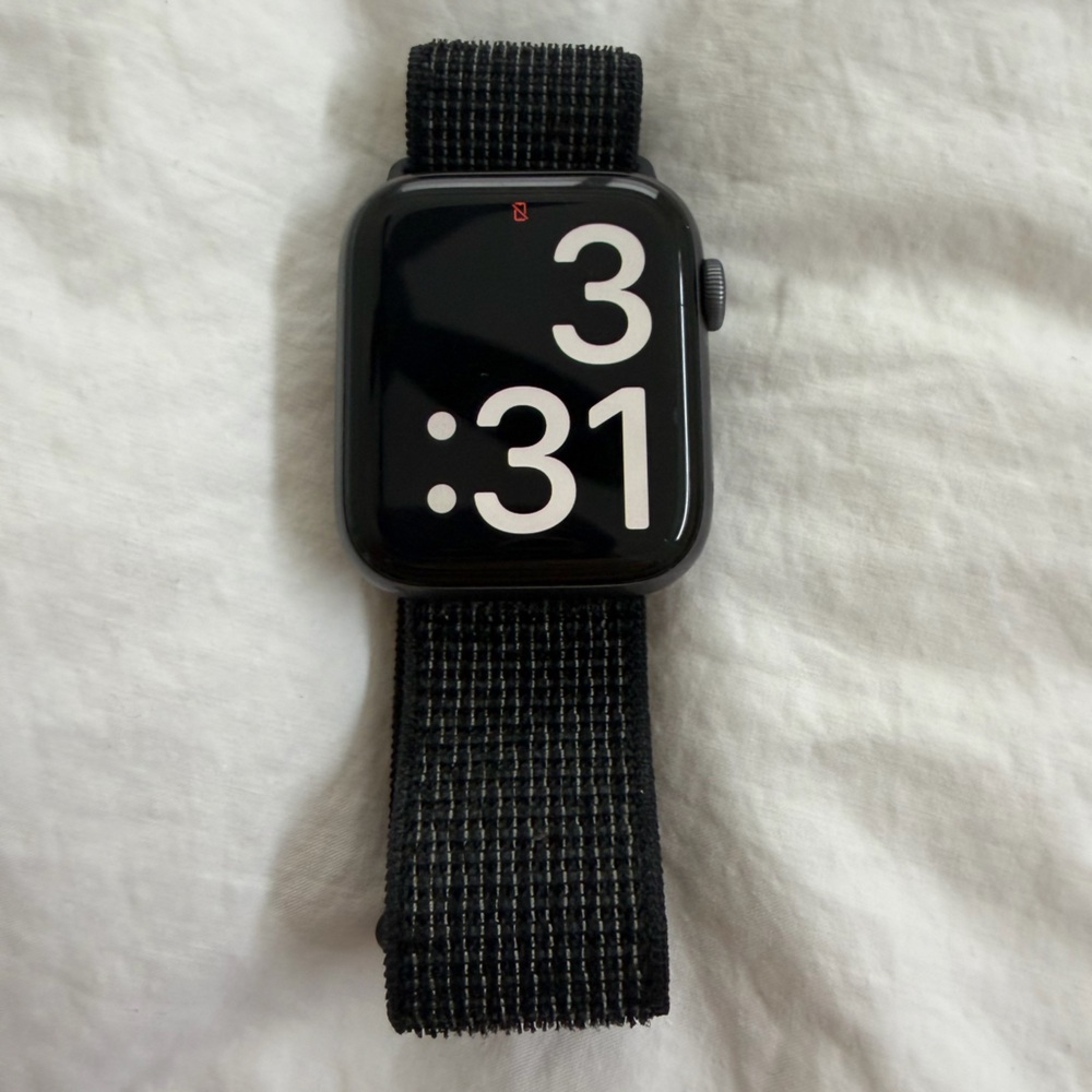 Apple Watch Series 4 44mm in Space Gray